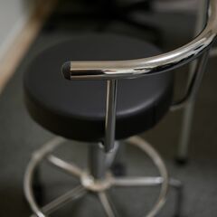 カウンターチェア ST キャスター付き 背もたれ付きの画像