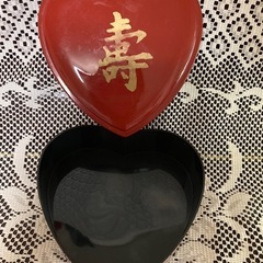 お弁当箱🍱ハート型❤︎朱色❤︎寿めでたいお弁当箱の画像
