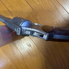 （お取引き中）おもちゃ　ピストル（玉付き）の画像
