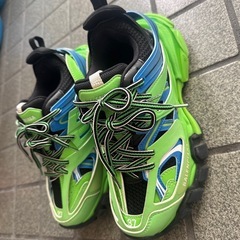 バレンシアガ　トラックスニーカーの画像
