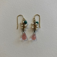 ネックレス・ピアスのセットの画像