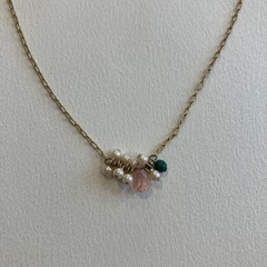 ネックレス・ピアスのセットの画像