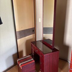 椅子付き鏡台　化粧台　ドレッサー　
鏡　家具職人が手作りで作った丈夫なものです　まだまだ使えますの画像