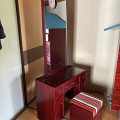 椅子付き鏡台　化粧台　ドレッサー　
鏡　家具職人が手作りで作った丈夫なものです　まだまだ使えますの画像