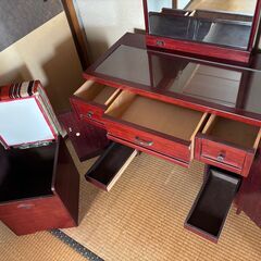 椅子付き鏡台　化粧台　ドレッサー　
鏡　家具職人が手作りで作った丈夫なものです　まだまだ使えますの画像