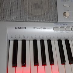 中古)CASIO 光ナビゲーションキーボード(61鍵盤)電子ピアノ LK