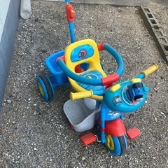 トーマス 三輪車 舵取り棒付きの画像