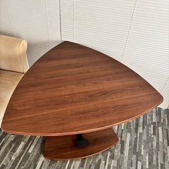 ダイニングテーブル昇降式の画像