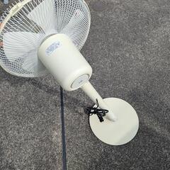 難あり　±0　デザイン性に富んだシンプル　扇風機の画像