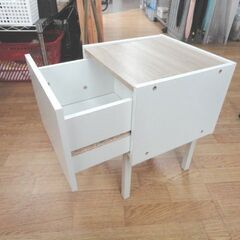 アイリスオーヤマ ウッドサイドテーブル HIROBIROシリーズ 引き出し付き 幅30cm 奥行30cm 高さ41cm ホワイト ミニテーブル ナイトテーブル 札幌 西岡店の画像