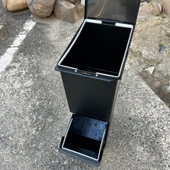 ゴミ箱の画像