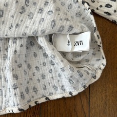 ZARAのカットソーの画像
