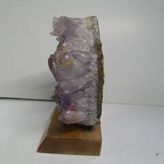 紫水晶 アメジスト原石 博物館展示仕様の台座と銘板付 開運・お守り・御利益ありました  取りに来ていただける方受け渡し日時自由の画像