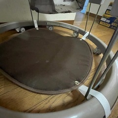 赤ちゃん用ベビー歩行器の画像