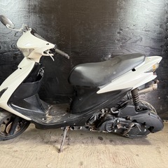 ★支払総額8.2万円★定休日なし！いつでも現車確認可能です！ スズキ アドレスV125S 白 CF4MA 社外マフラー！ 人気のV125！ Sタイプ！ サイスタ付き！ ケツ上げ！ HIDヘッドライト！　の画像