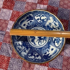 丸い和皿の画像
