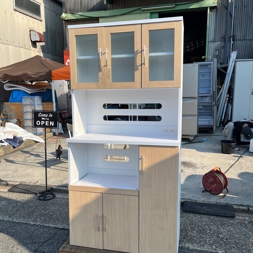 食器棚　収納棚　収納家具　キッチンボード　キッチン収納　レンジボード　白　ホワイト　ベージュ　コンセント付き【横89.5奥42高180
