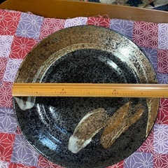 丸い和皿の画像