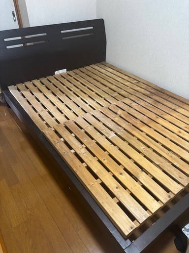 ベッド　　　セミダブルベット　ベットフレーム　⭐︎早めに取りに来てくれるかた優先⭐︎