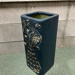 陶器製 傘立て 直方体 青 幅21cm×奥行21cm×高さ48cmの画像