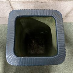 陶器製 傘立て 直方体 青 幅21cm×奥行21cm×高さ48cmの画像