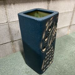 陶器製 傘立て 直方体 青 幅21cm×奥行21cm×高さ48cmの画像