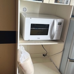 ホワイト 食器棚 引き出し式 ガラス扉付きの画像