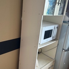 ホワイト 食器棚 引き出し式 ガラス扉付きの画像
