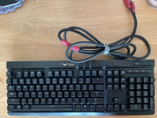 Corsair K70 RGB ゲーミングキーボード（英語配列・茶軸）