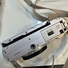OLYMPUS PEN E-PL9 ブラウン 本体と付属品の画像