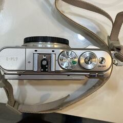 OLYMPUS PEN E-PL9 ブラウン 本体と付属品の画像
