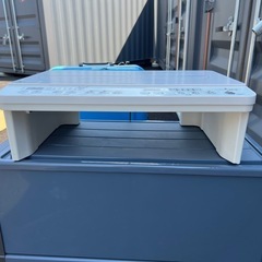 💕アイリスオーヤマ 2口 IHコンロ IHクッキングヒーター 1400W 100V 脚付き ホワイト IHK-W12S-Wの画像