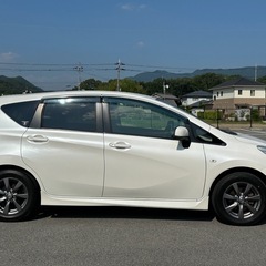 【㊗️ご成約🎊】《平成25年式日産 ノート 希少 AUTECH エアロスタイル☆少走行63,450km！☆少々難ありのため格安投稿です！☆地デジフルセグナビ☆Bluetooth☆バックモニター☆ドライブレコーダー☆スマートキー☆H.I.D☆フォグ☆ETC☆15インチアルミホイールの画像