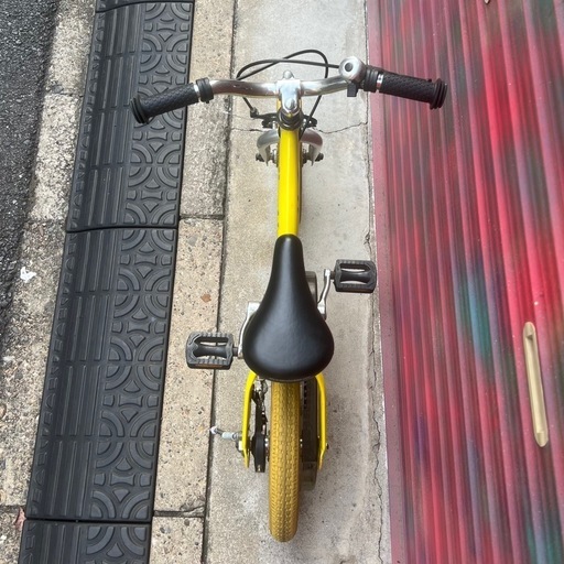 へんしんバイク 12インチ イエロー 変身前