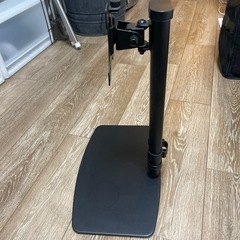 モニターアーム据え置き型の画像