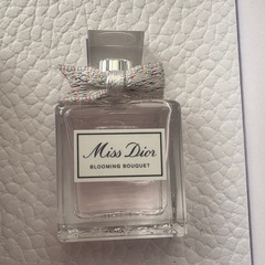 【Dior】新品＊未使用　プラチナ会員ノベルティ ジュエリーケース ＆ミニ香水の画像