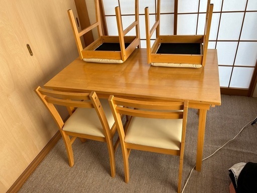 ダイニングテーブル・イスのセット