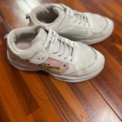 子供用スニーカー、サイズ22.5cm

