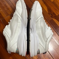 子供用スニーカー、サイズ22.5cm
の画像