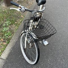 キッズ自転車　No.336　ホワイト　ライト、鍵付き　20インチ　【リサイクルショップどりーむ荒田店】の画像