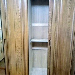 高品質木製スライドクローゼットの画像