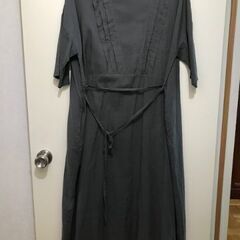 定価の90％OFFで出します！、　タグ付き、未使用、グレー、サイズ38、BIGI のワンピース風の上着です。の画像