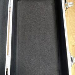 トラスコ中山(TRUSCO) アルミケース 中皿付  TACN-35

の画像