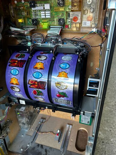 北斗の拳 強敵 パチスロ実機 通電OK 扉キー・設定キー付 ゲーセン仕様 北斗の拳 強敵 パチスロ実機 通電OK 扉キー・設定キー付