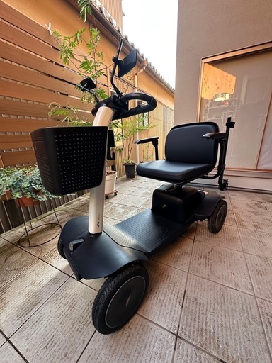 WHILL自動4輪カート美品