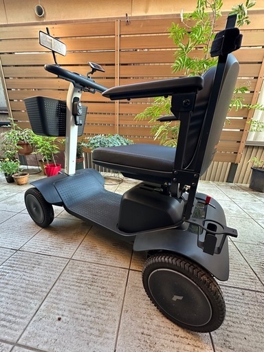 WHILL自動4輪カート美品