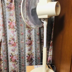 アサギマダラ蝶の，羽根形状の扇風機の画像
