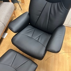 【リサイクル市場エコ伊川谷】NITORI / ニトリ パーソナルチェア PU02 BK オットマン付き 【取りに来られる方限定】の画像