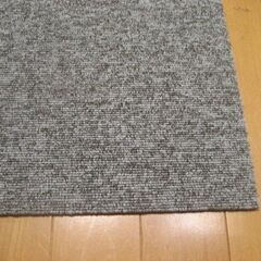 日本製タイルカーペット厚み6.5㎜・1枚２００円・在庫１７枚（１５８０）未使用品の画像