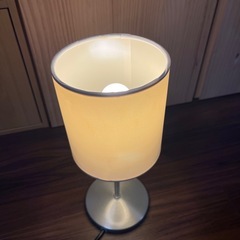 IKEA 卓上ライトの画像